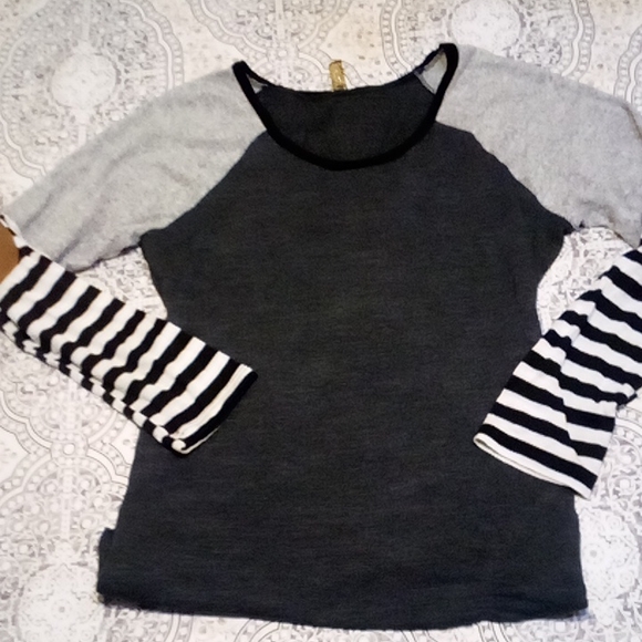 Cute long sleeve top - Picture 2 of 11